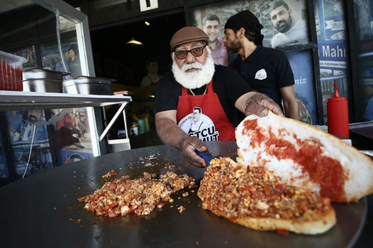 Lezzet tutkunlarının gözdesi Adana'nın 'ütü tostu'