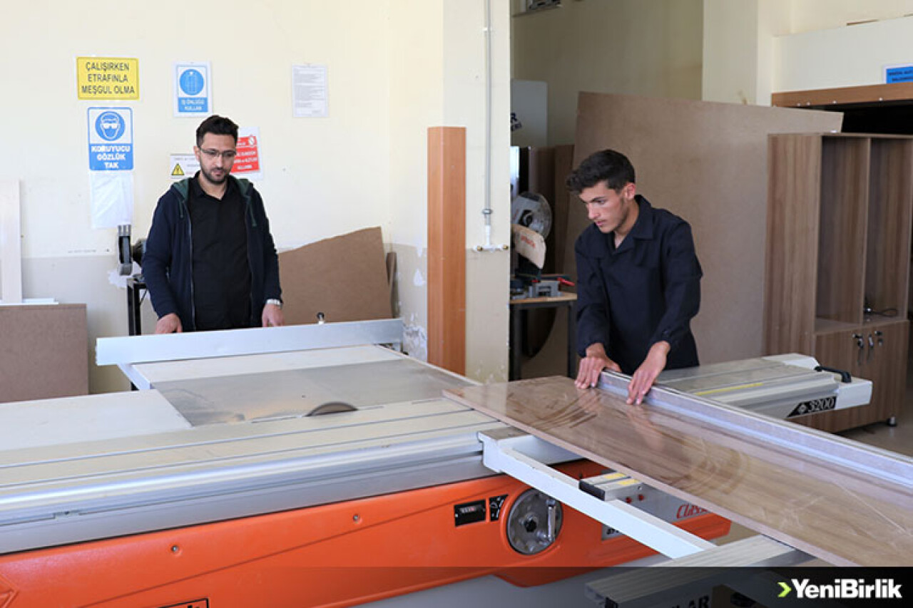 'Plus' projelerle stajlarını yurt dışında yapıyorlar