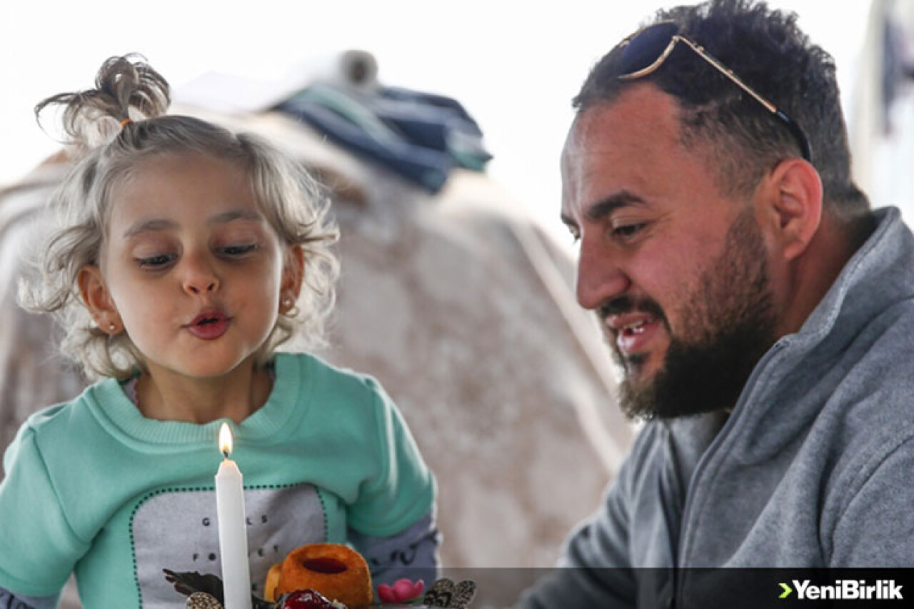 Hatay'da çadır kentte kalan çocuğun doğum günü pastası Kayseri'den geldi