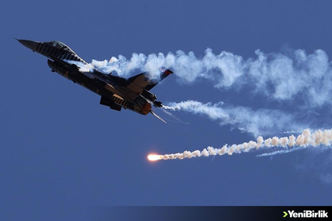 SOLOTÜRK yeni manevrasıyla F-16 sınırlarını aştı