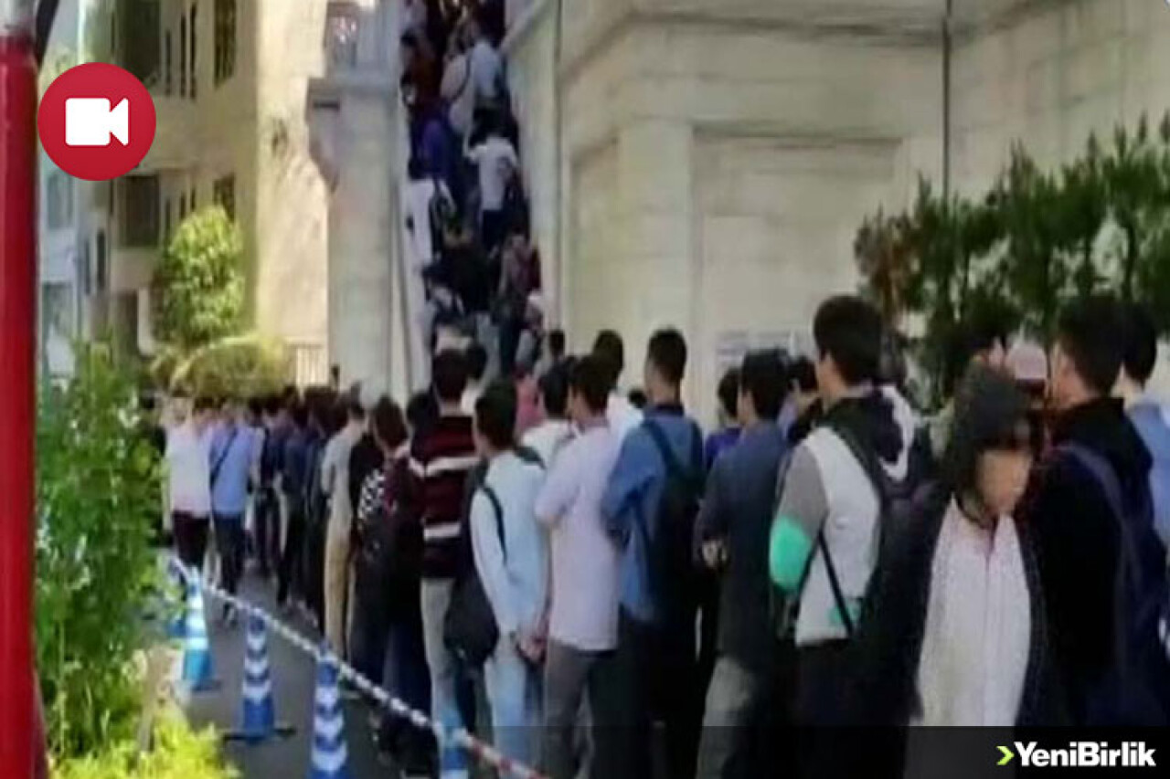 Tokyo Camiinde Cuma Namazı İzdihamı