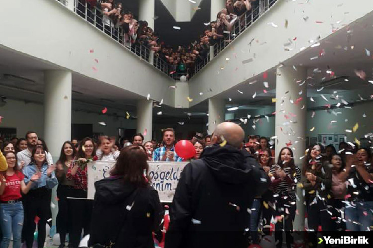 Kanseri yendi, öğrencileri sevgi gösterisiyle karşıladı