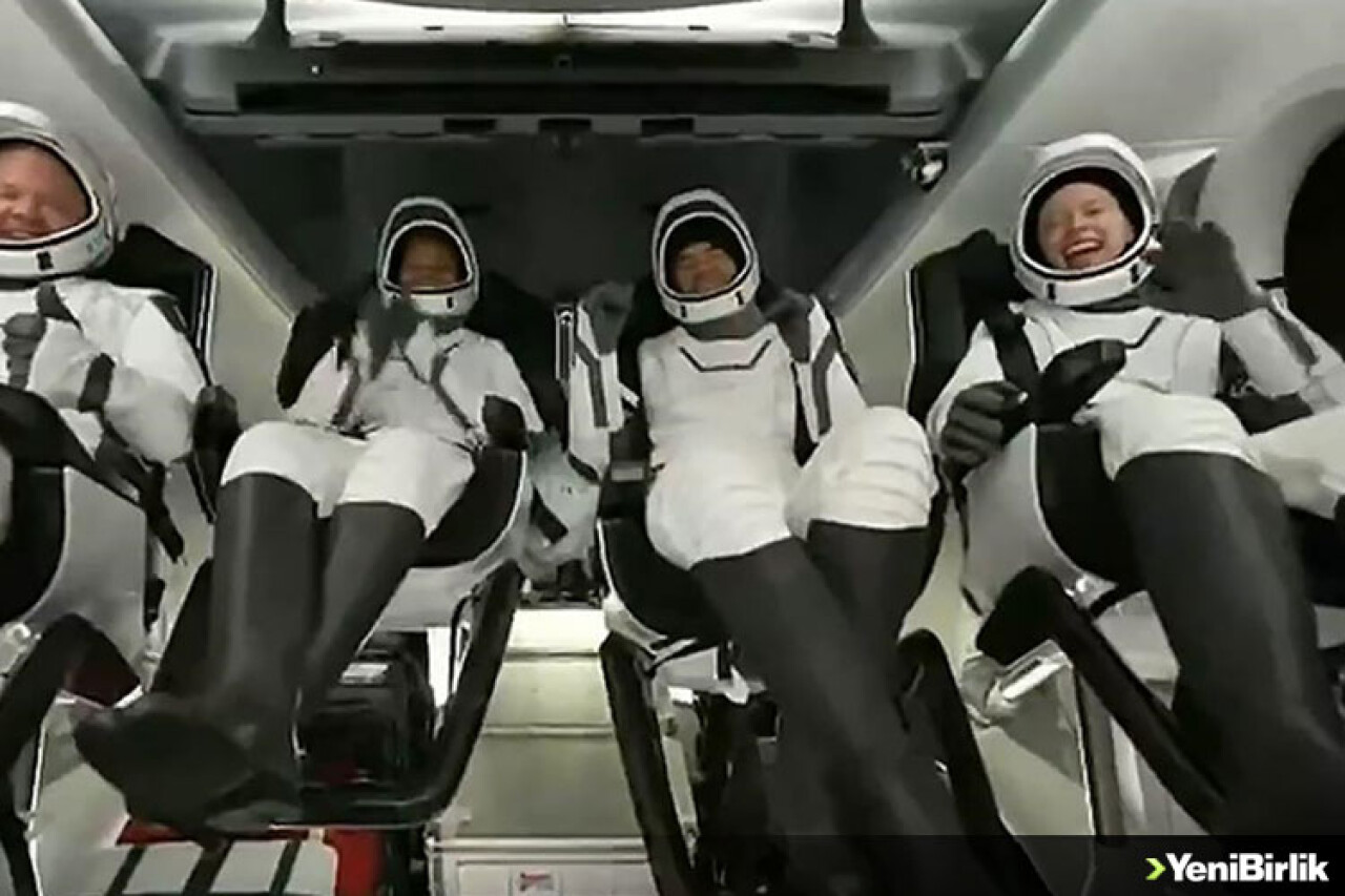 Dünya yörüngesine çıkan ilk turistler yeryüzüne döndü
