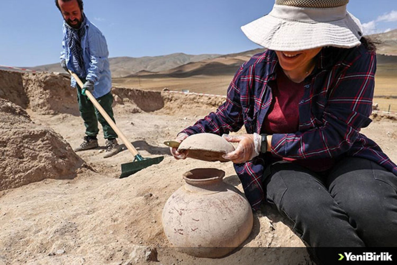 Çavuştepe Kalesi'nde bulunan 45 urne arkeologlarca mercek altına alındı