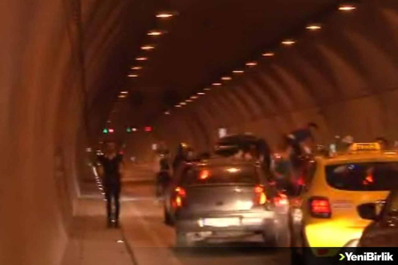 Asker Uğurlaması Tüneli Trafiğe Kapattı