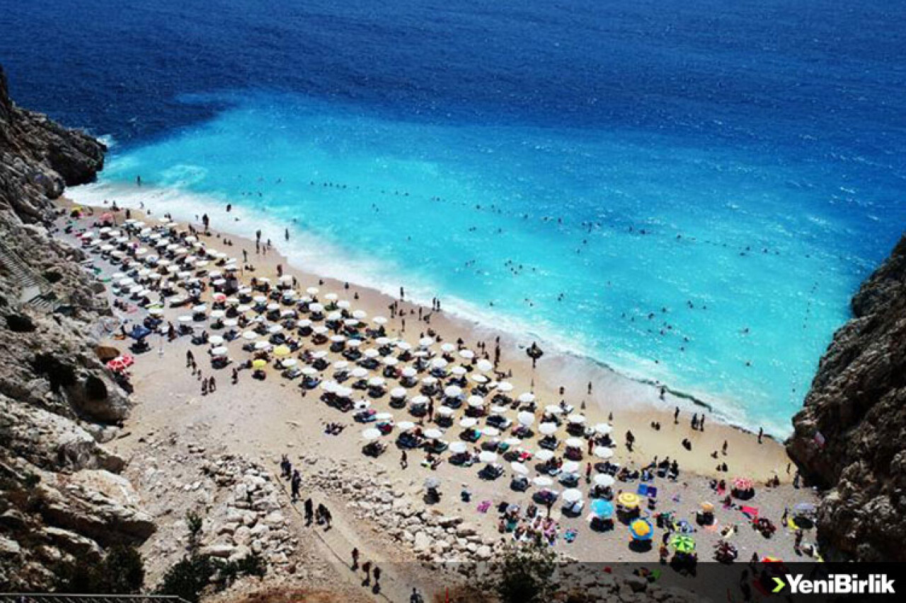 Kaputaş Plajı Benzersiz Rengiyle Göz Kamaştırıyor