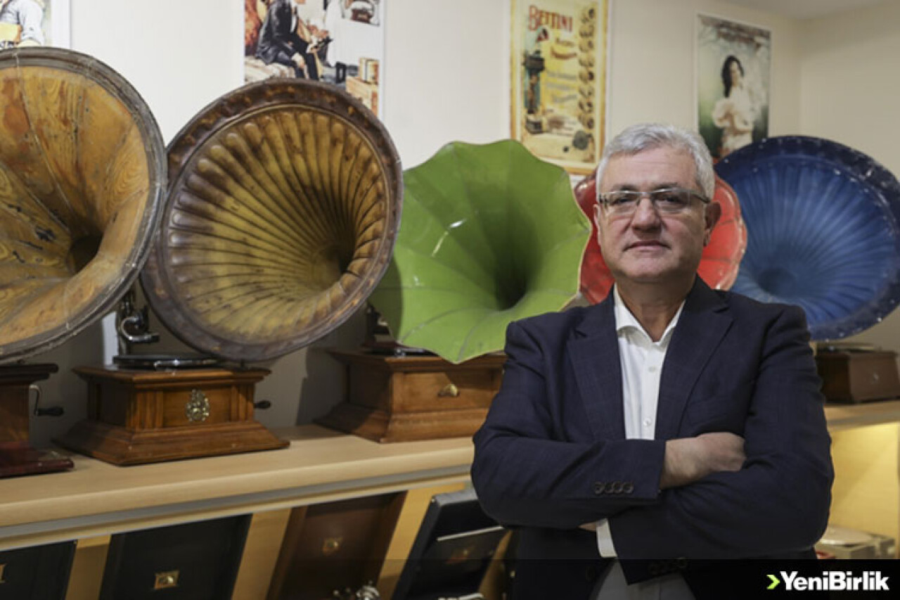 Gramofon aşkıyla 35 yılda 165 parçalık koleksiyon oluşturdu