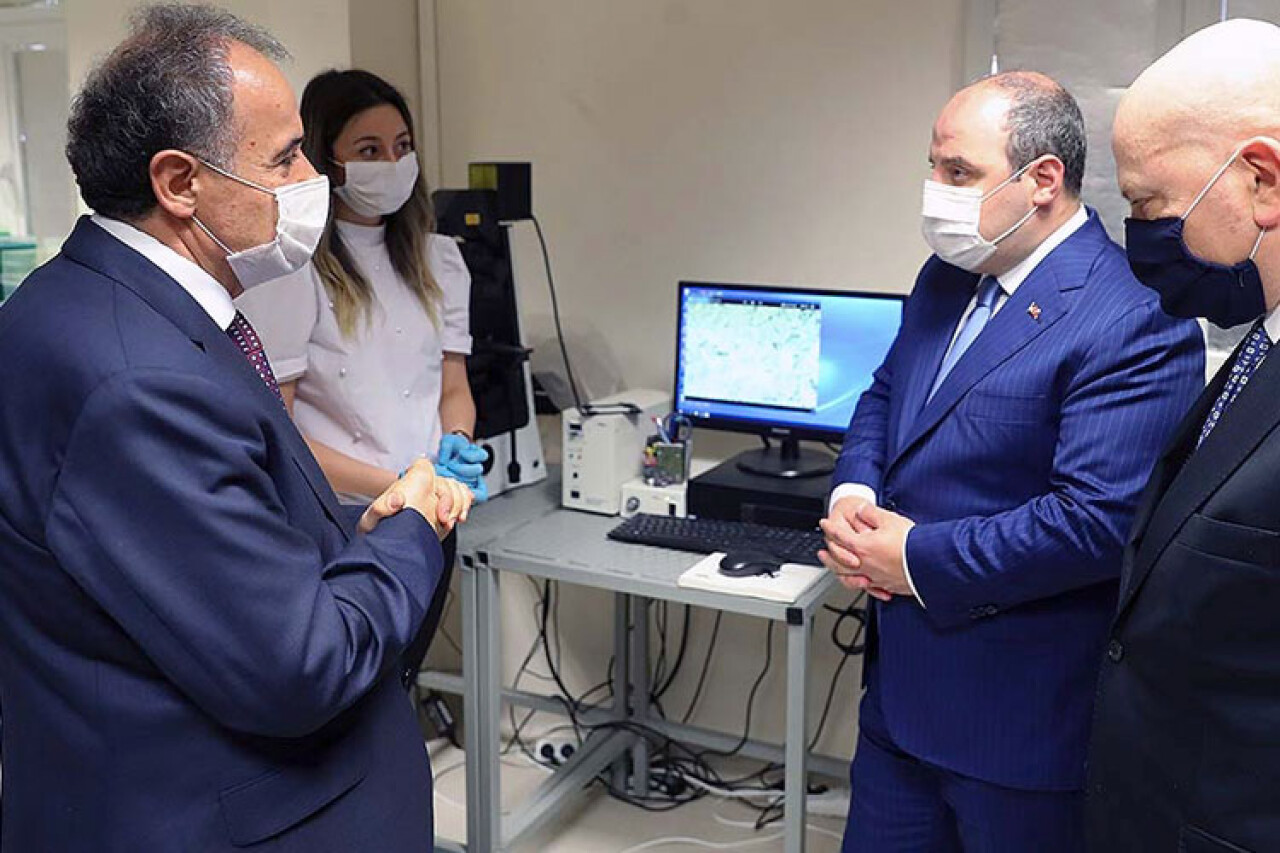 Bakan Varank Kovid-19'a karşı aşı ve ilaç geliştirme çalışmalarını yerinde inceledi