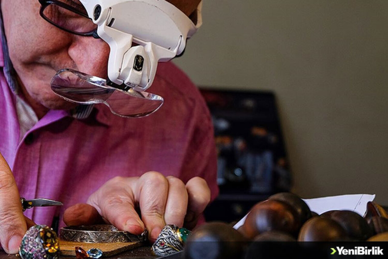 Tarihi geleneği yaşatan kalemkar ustası mesleğini gelecek nesillere aktarmak istiyor