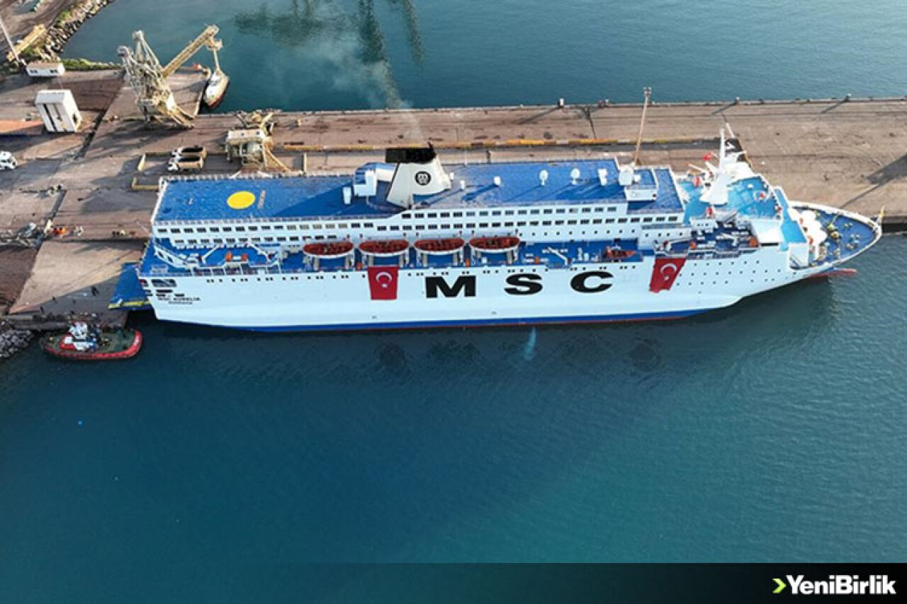 İskenderun Limanı'na demirleyen yolcu gemisi, depremzede ailelere yuva oldu