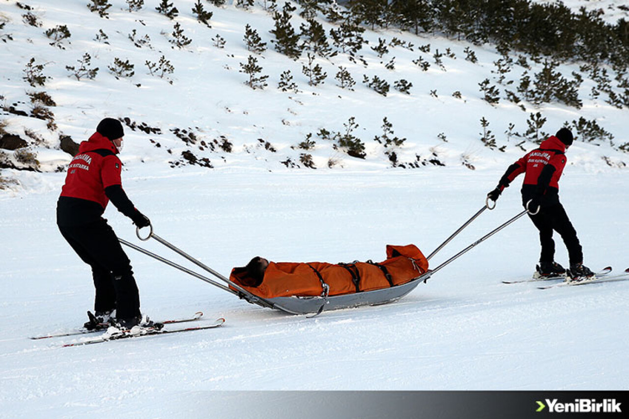 JÖAK ve JAK timleri Palandöken'deki turistlerin güvenliği için 'daima göreve hazır'