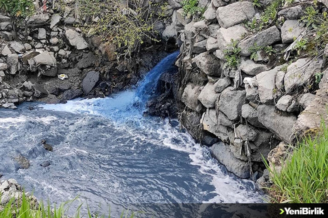 Esenyurt sakinleri rengarenk akan dere için çözüm bekliyor