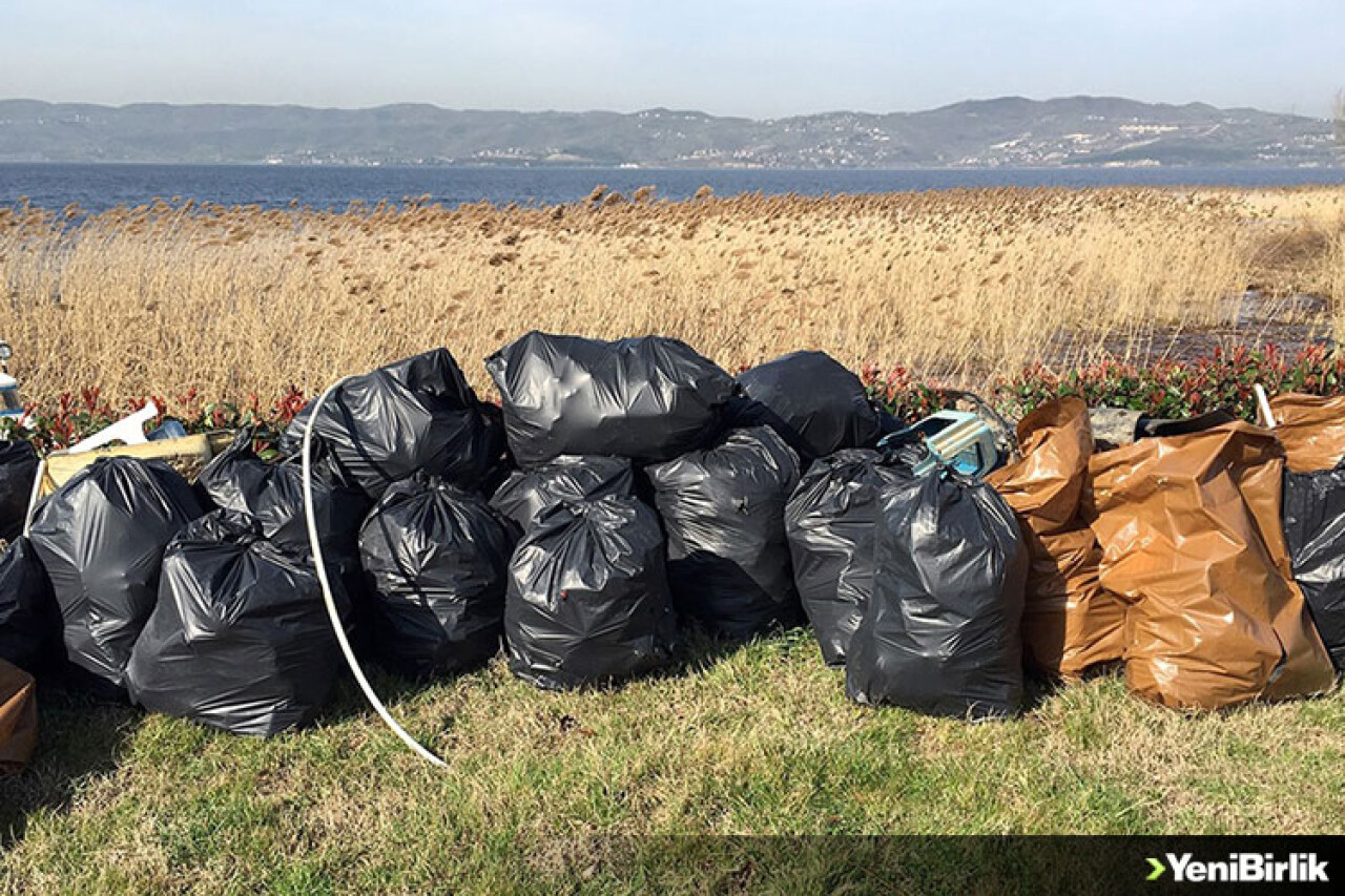 Sapanca Gölü'nden 300 Torba Çöp Çıktı!