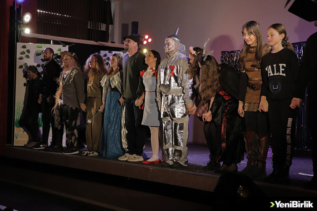 Türkiye mezunu Buş, Kosovalı sanatseverleri Türk tiyatrosuyla buluşturuyor