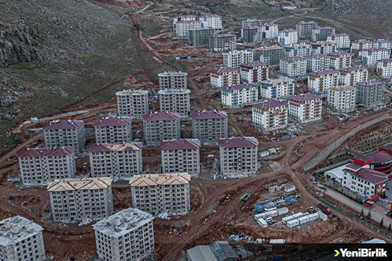Depremin merkez üssü Elbistan'da yükselen afet konutları havadan görüntülendi