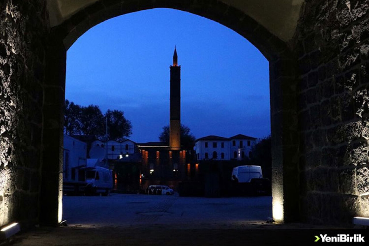 Diyarbakır'ın tarihi 'Küpeli Kapısı' 6 yıl sonra restorasyonla geçişlere açıldı