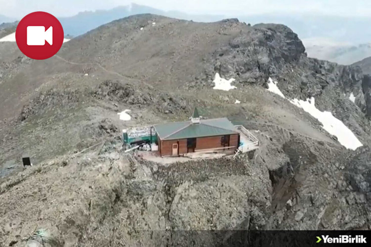 Kırklar Dağı'nın Zirvesinde Mescit