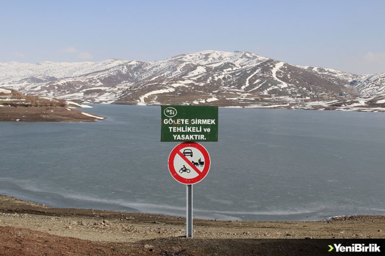 Adeta Tehlike Saçıyor: Uyarı Levhaları Asıldı