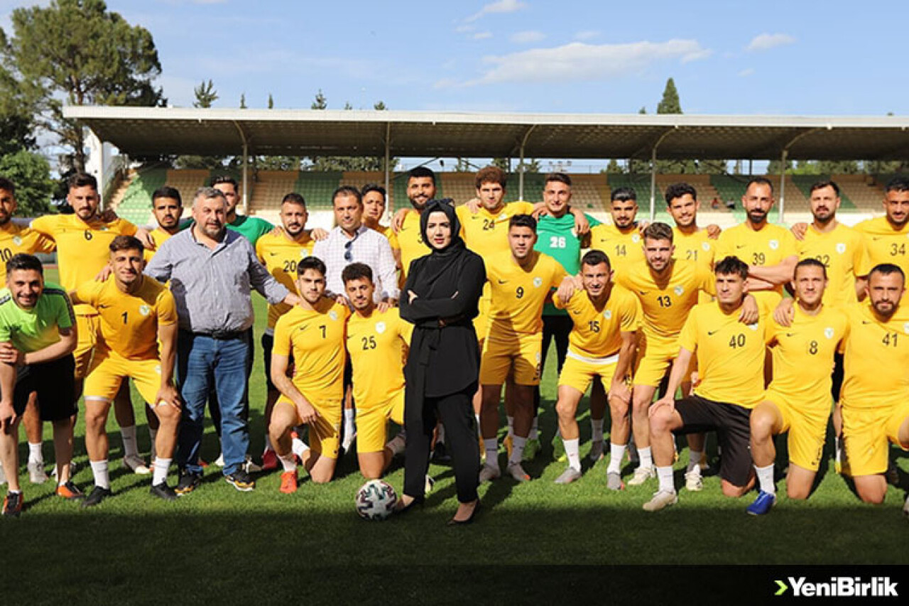 Profesyonel futbol liglerinin şampiyon kadın başkanı gururlu