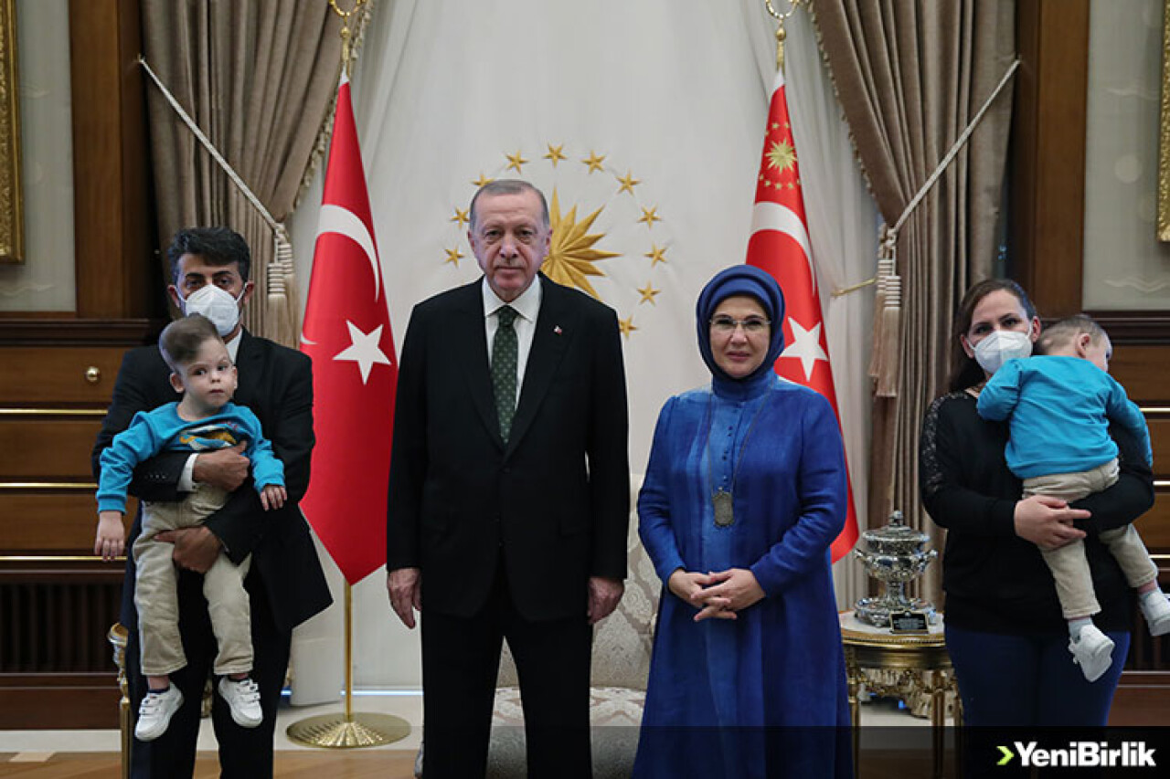 Cumhurbaşkanı Erdoğan siyam ikizleri Derman ve Yiğit'i kabul etti