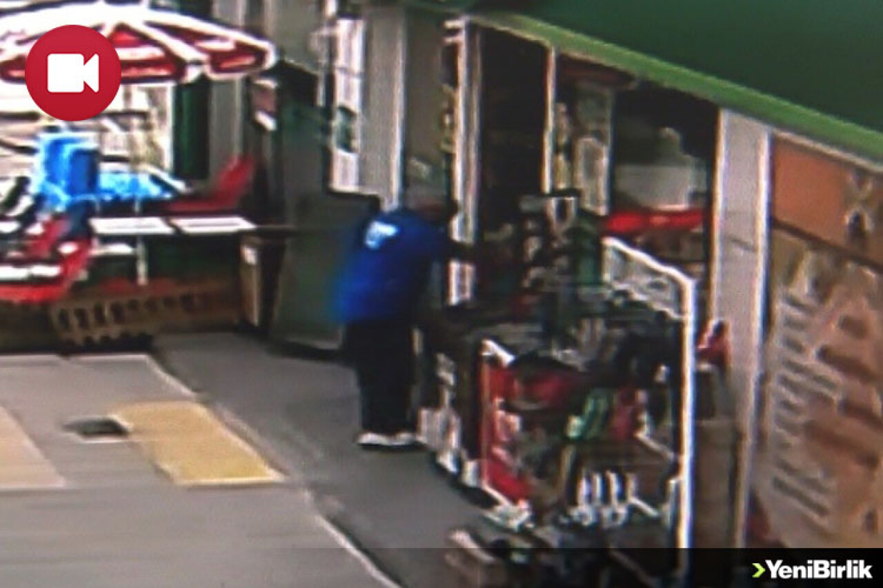 Çamurlu Ayakkabılarını Çıkardı Ve Markete Çorapla Girdi