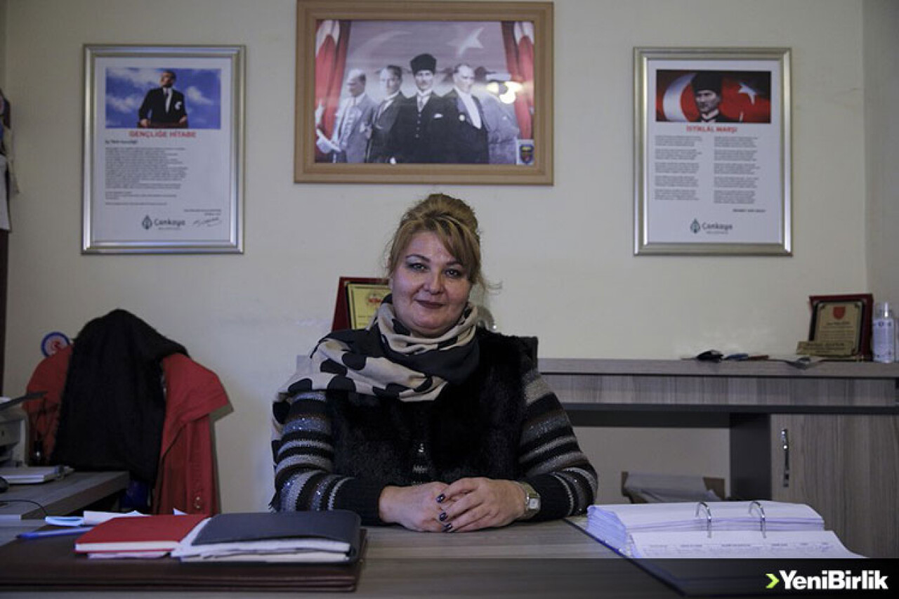 'Mahalleye Kadın Eli Değsin' Diyerek Muhtar Oldu