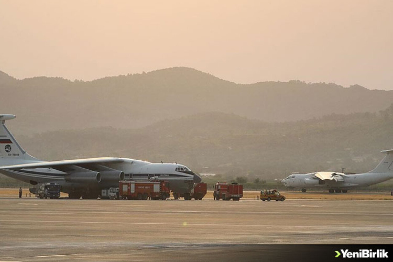 Alevlere karşı zamanla yarışan uçak pilotlarının zorlu mesaisi başladı