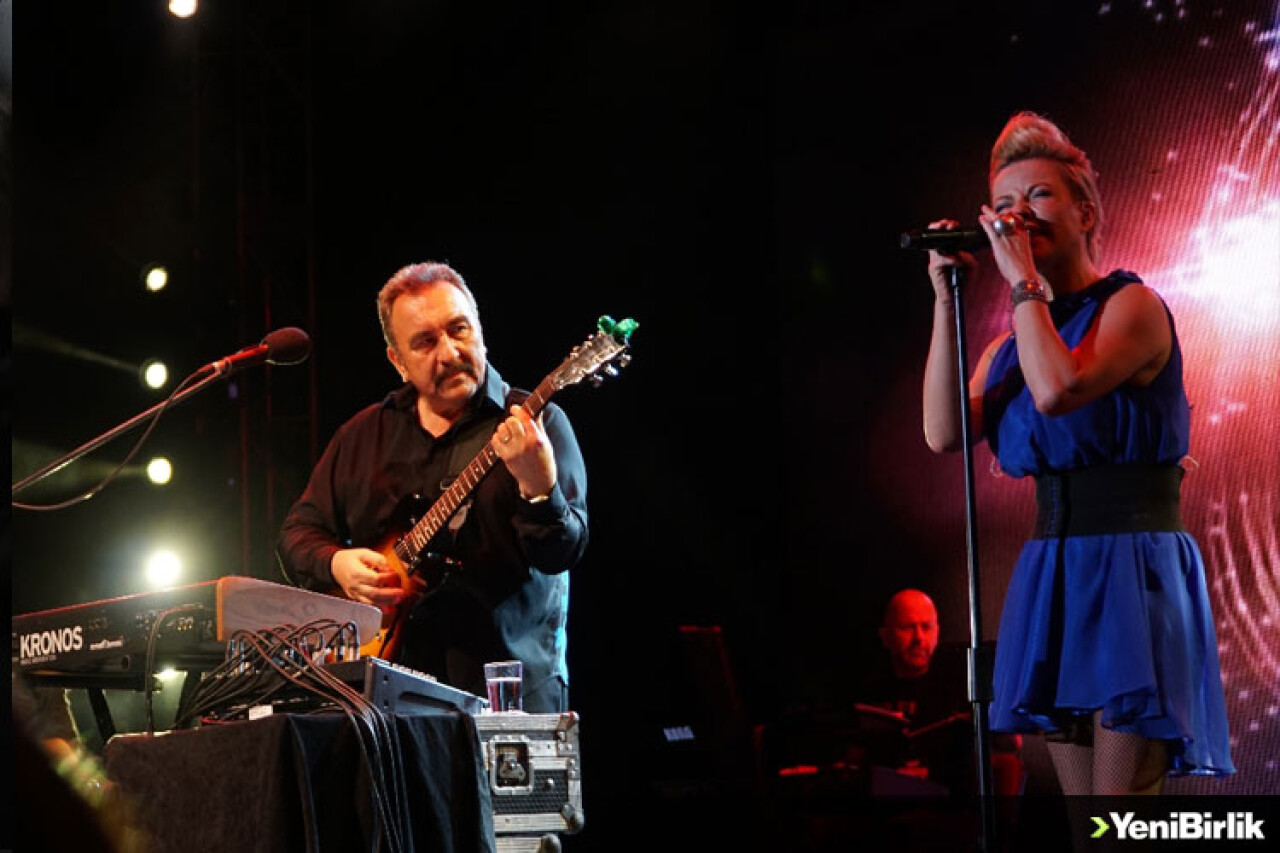 Ümit Besen Ve Pamela Bursa'yı Salladı