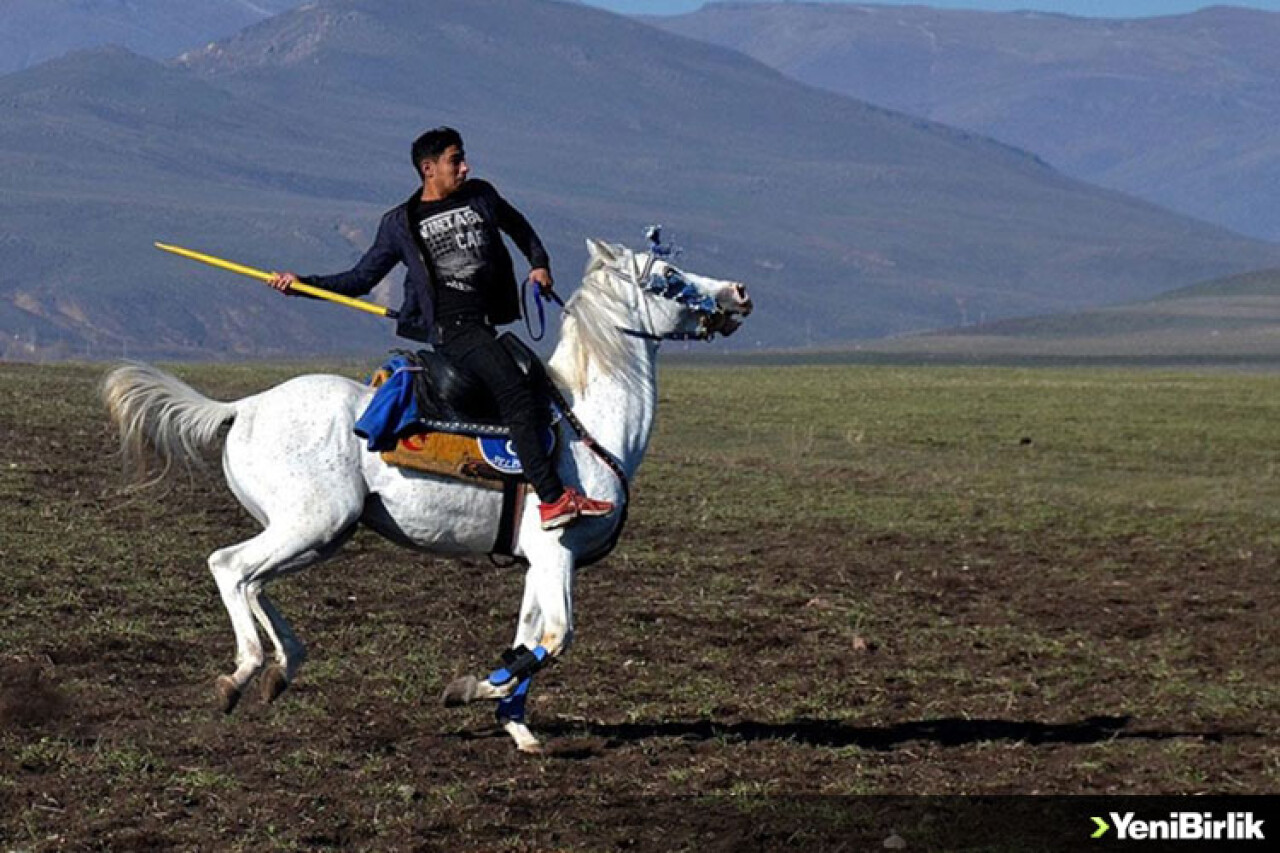 Ciritçiler karda oynayacakları turnuvalara dostluk maçlarıyla hazırlanıyor