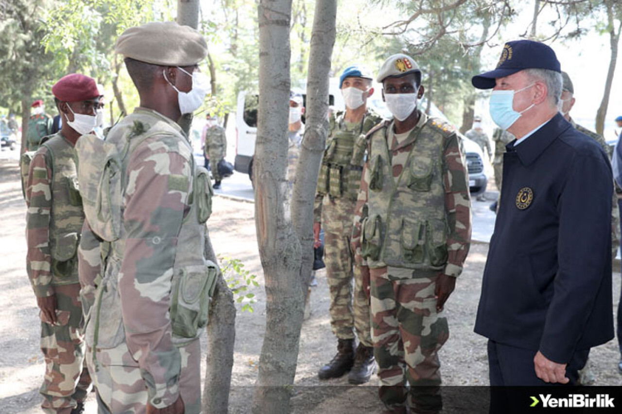 Akar ve TSK komuta kademesinden komandolara ziyaret