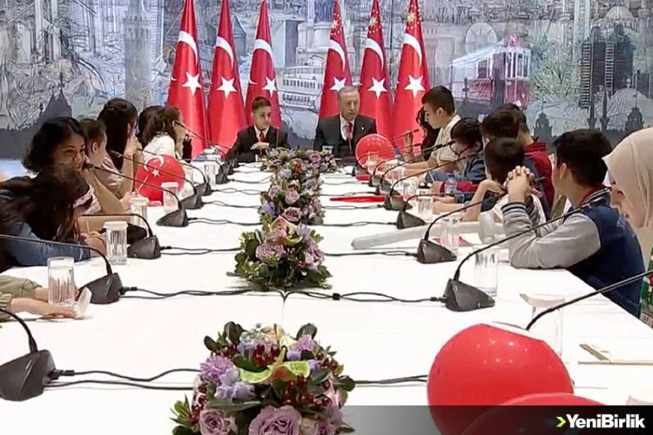 Cumhurbaşkanı Erdoğan, Bakan Özer ve beraberindeki depremzede çocukları kabul etti