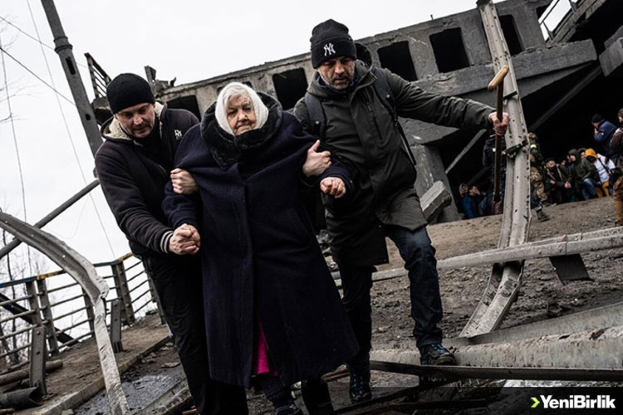 Ukrayna'nın Irpin kentinde çatışmalar sürerken siviller kaçmaya devam ediyor