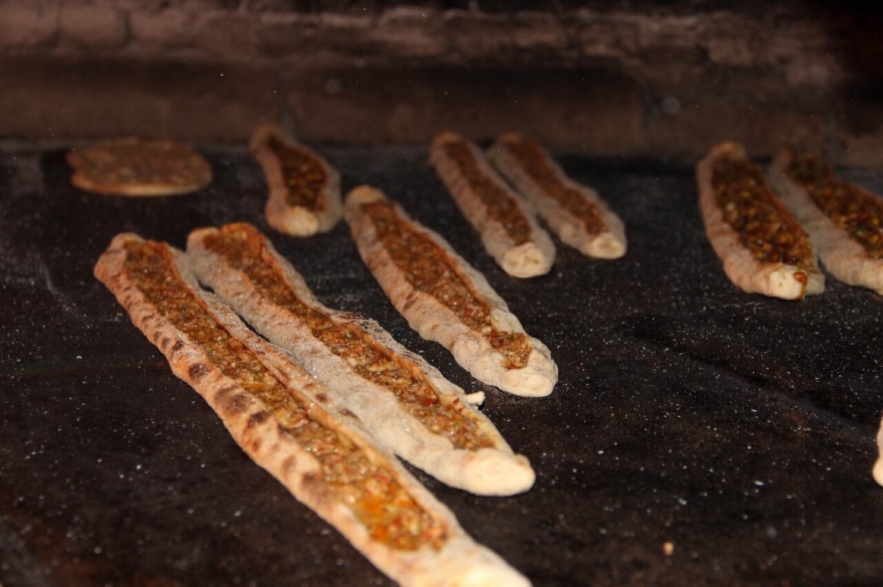 Sivas'ta iftar sofralarının vazgeçilmezi: Etli Pide