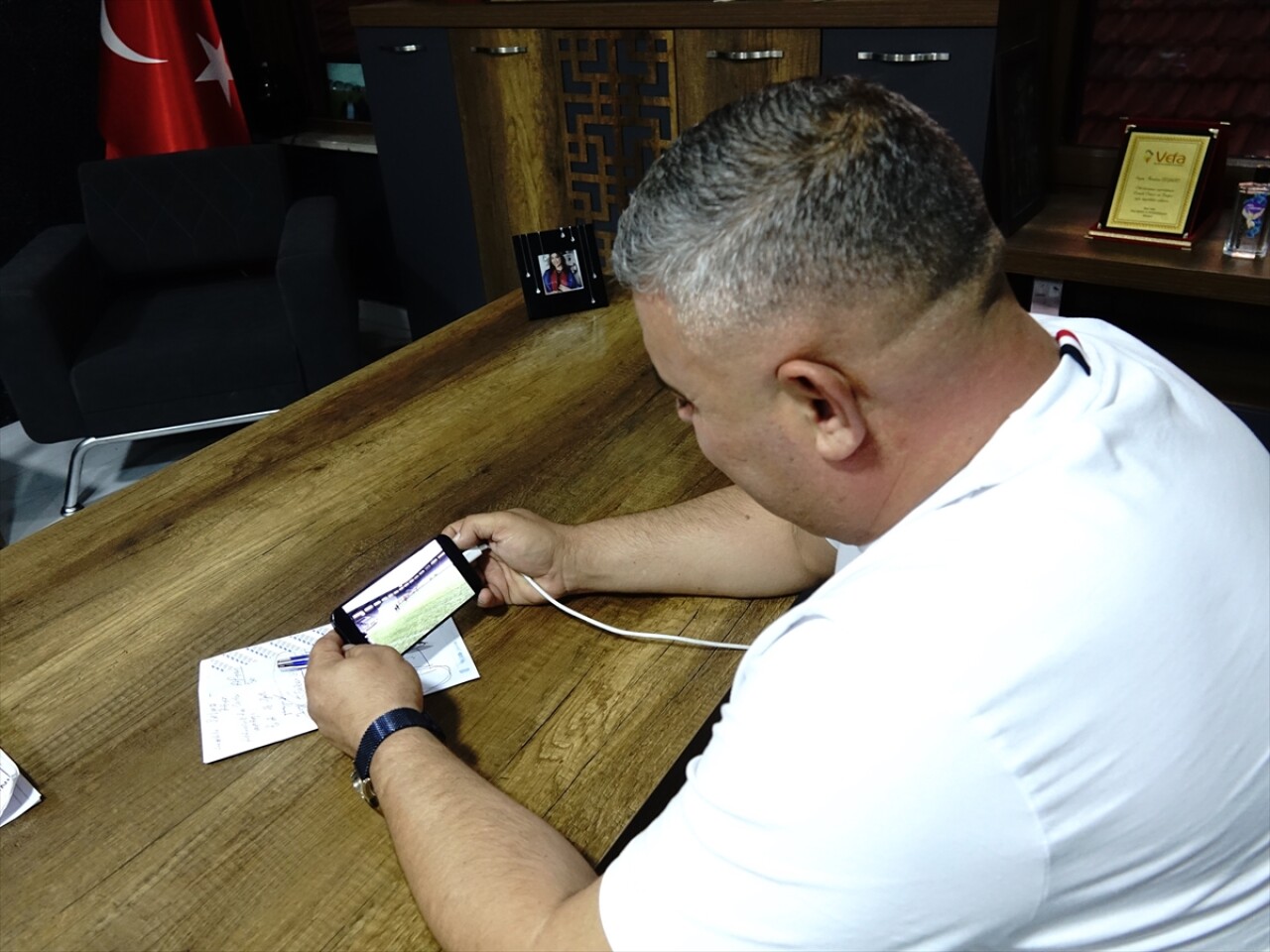 Hazırlık maçında telefonu VAR gibi kullanılan gazeteci o anları anlattı