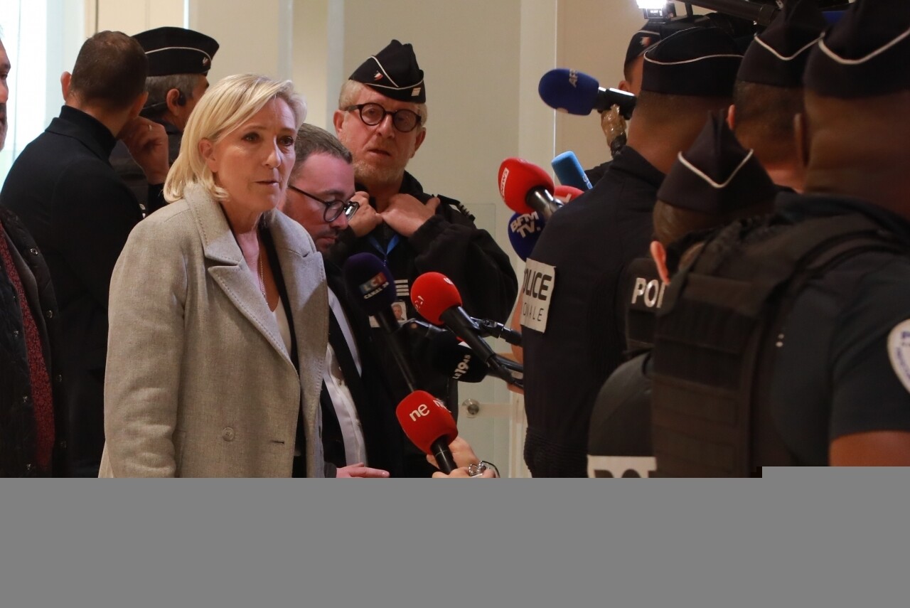 Le Pen'in AB fonlarını zimmetine geçirmekle yargılandığı dava başladı