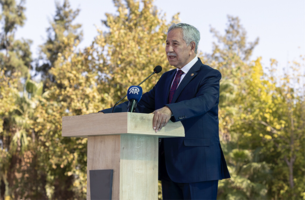 Antalya Belek Üniversitesi'nden Bülent Arınç'a fahri doktora ünvanı