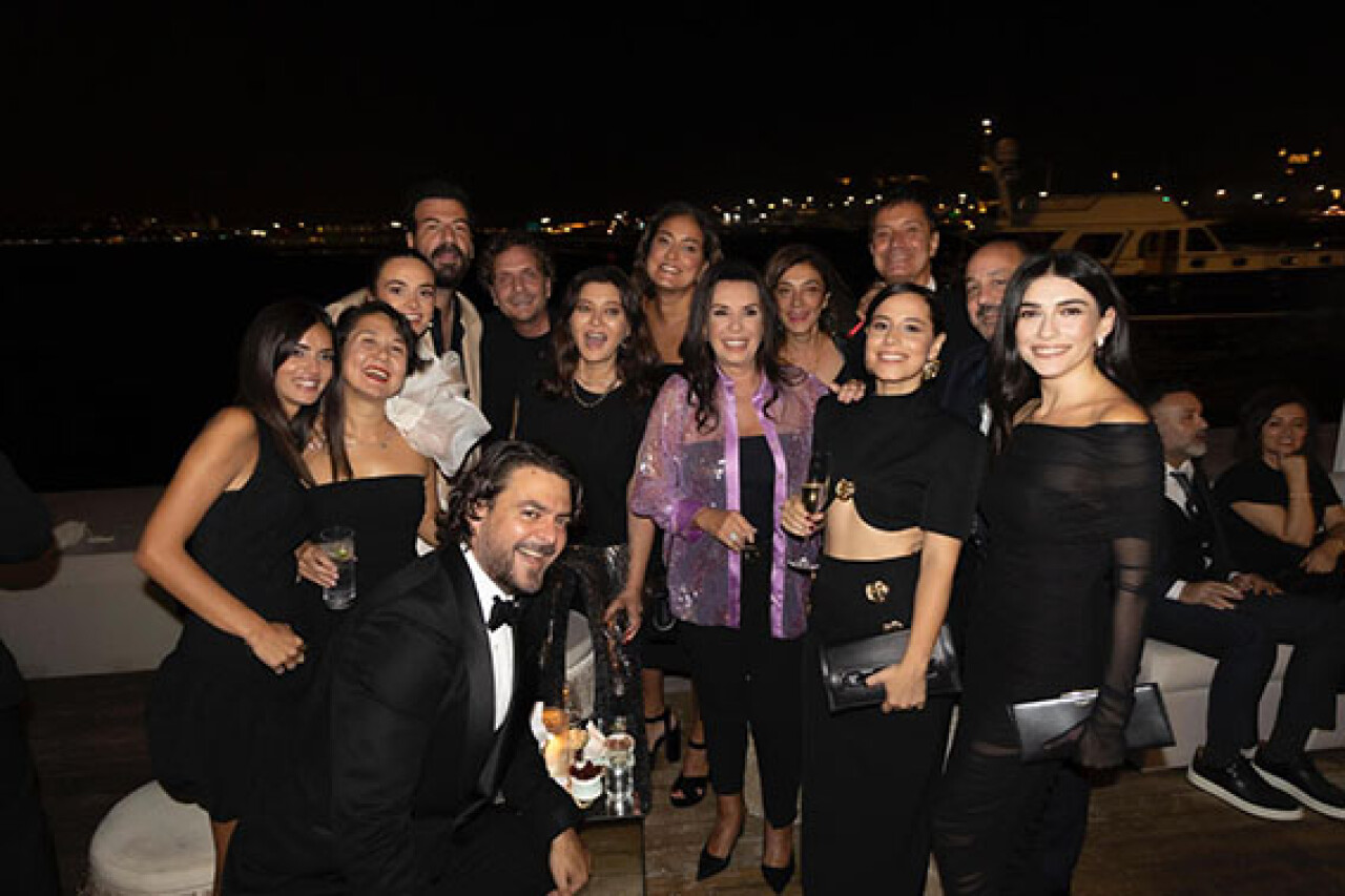 Dostlar davette buluştu