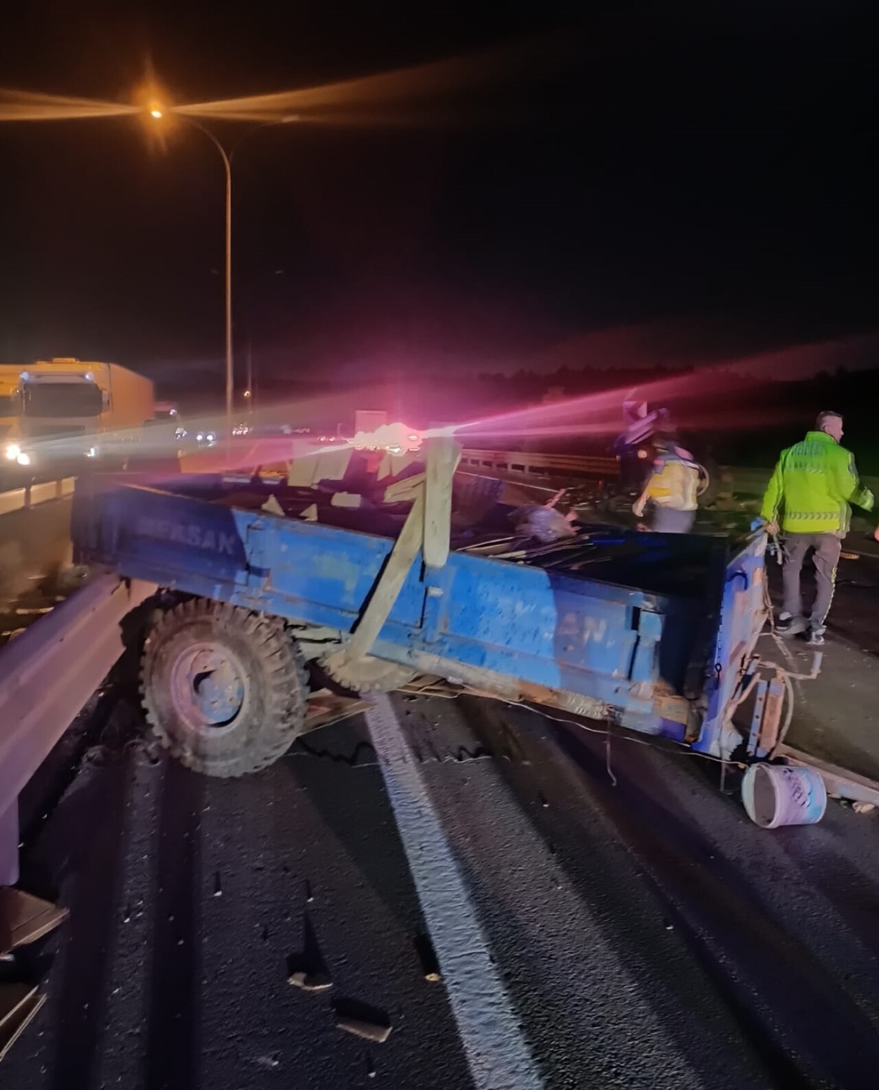 Afyonkarahisar'da tırın traktöre çarptığı kazada 1 kişi öldü