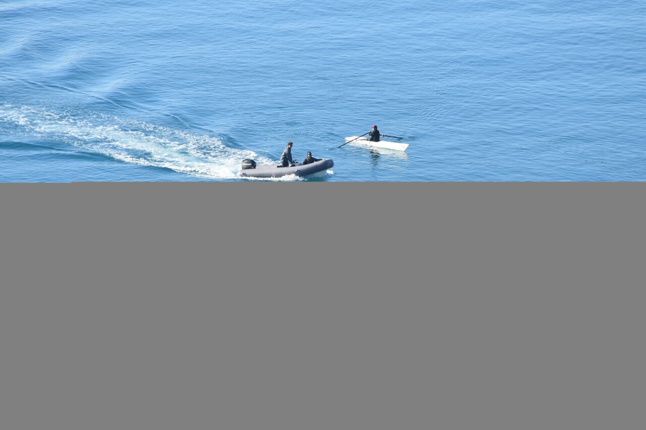 Antalya'da güneşli havayı fırsat bilenler denize girdi