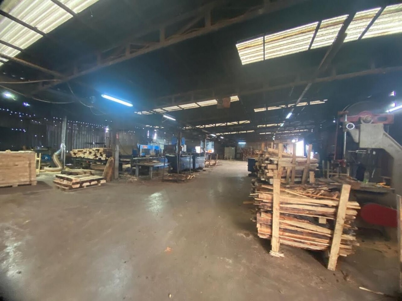 Bursa'da düzenlenen operasyonda 22 yabancı uyruklu ile 2 zanlı yakalandı