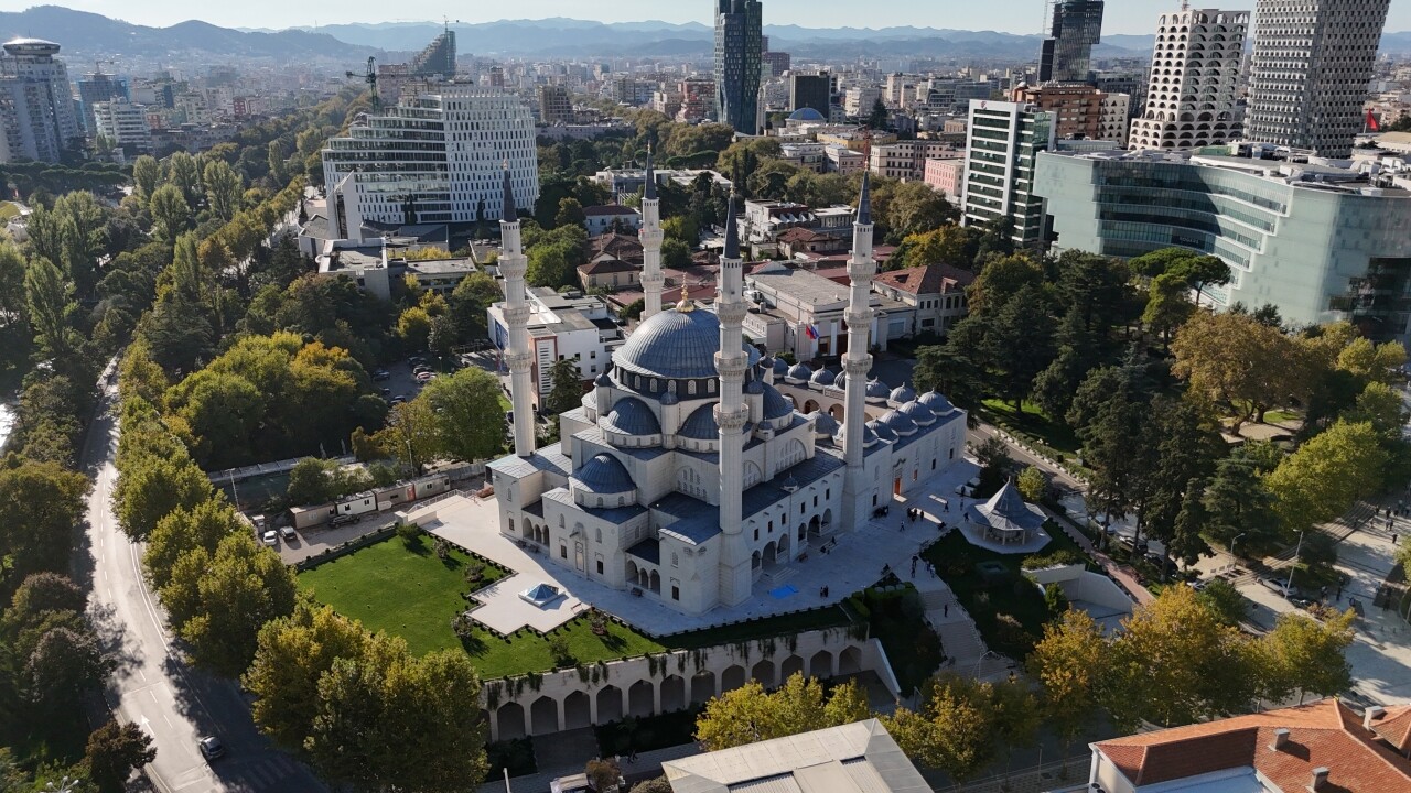 Cumhurbaşkanı Erdoğan Arnavutluk Müslümanlarının yüzyıllık hayalini gerçekleştirdi