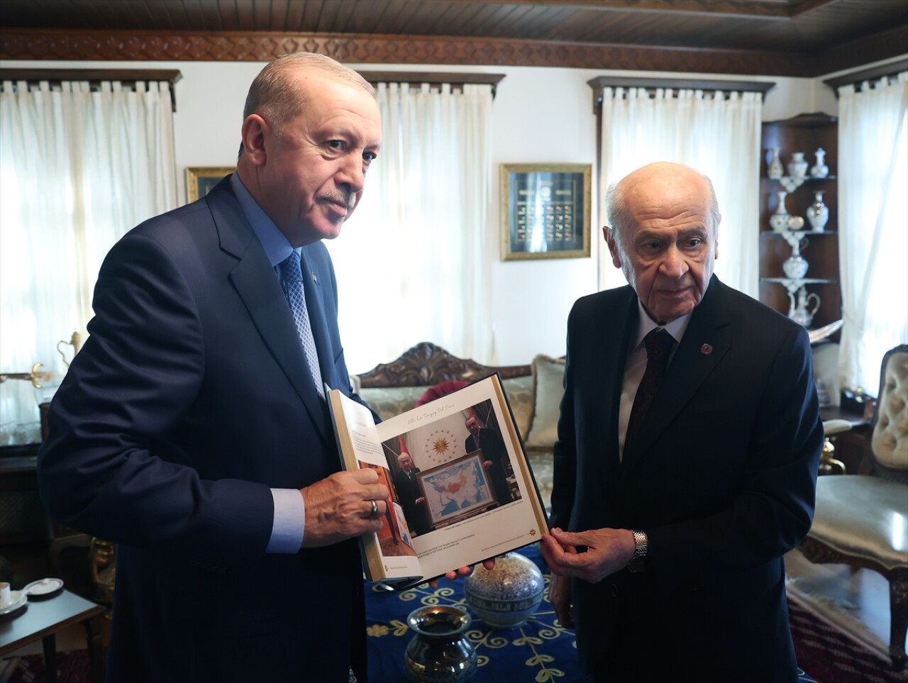 Cumhurbaşkanı Erdoğan, MHP Genel Başkanı Bahçeli ile görüştü