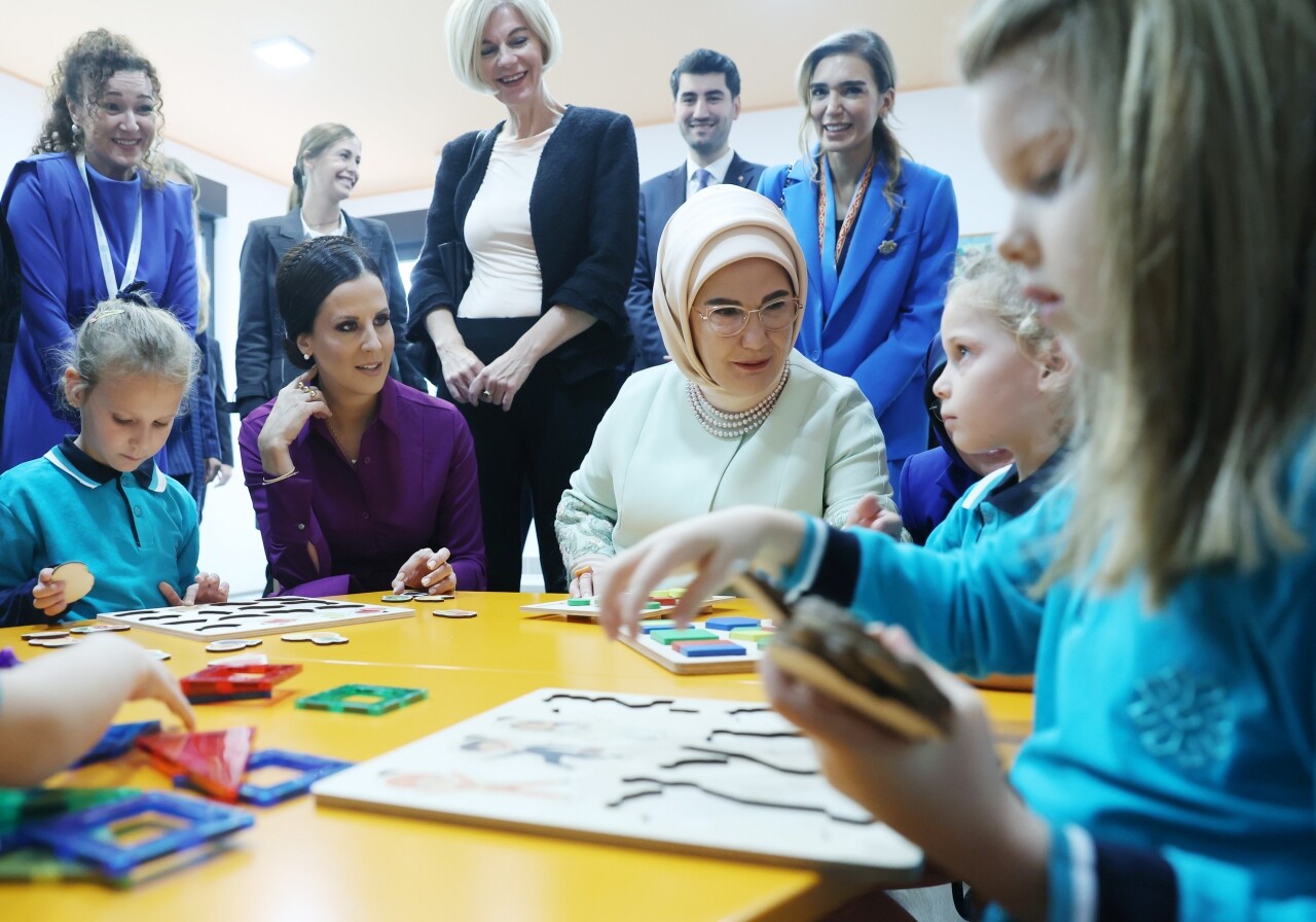 Emine Erdoğan, Belgrad'daki Türkiye Maarif Vakfının anaokulu öğrencileriyle bir araya geldi