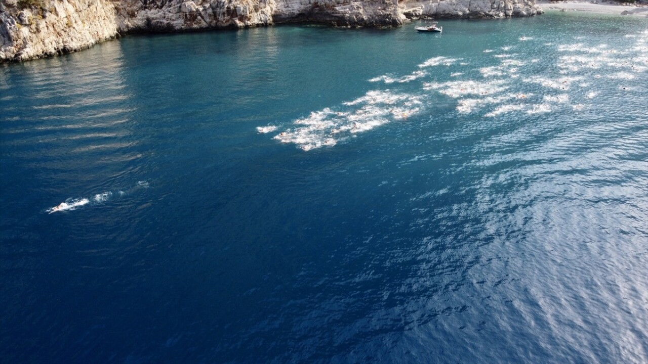 Fethiye'de Kelebekler Vadisi-Ölüdeniz Açık Su Yüzme Yarışı yapıldı