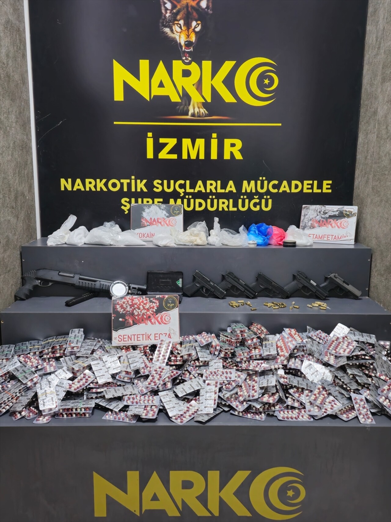 İzmir'de uyuşturucu ticareti yaptığı iddia edilen şüpheli tutuklandı