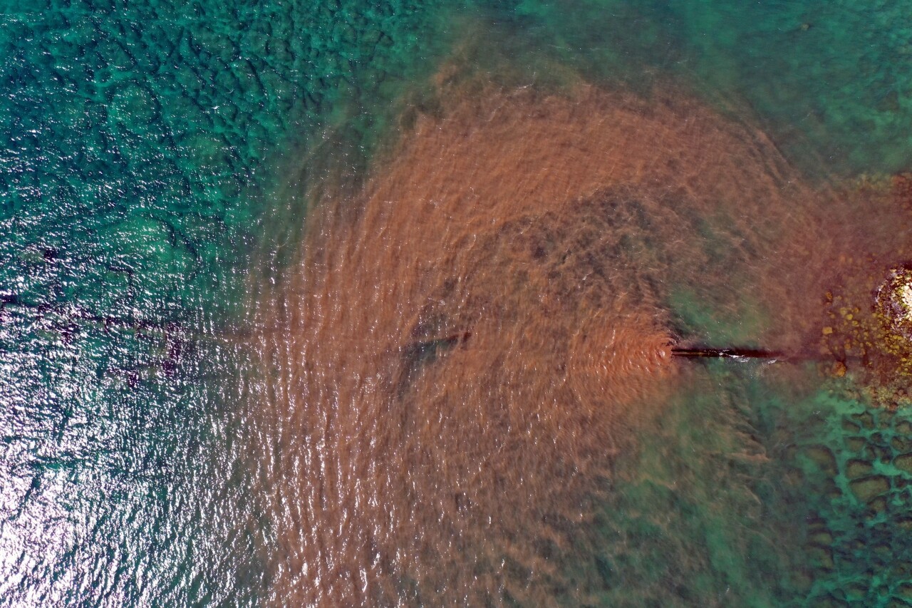 Kirli suyun arıtılmadan denize boşaltıldığı ihbarına inceleme
