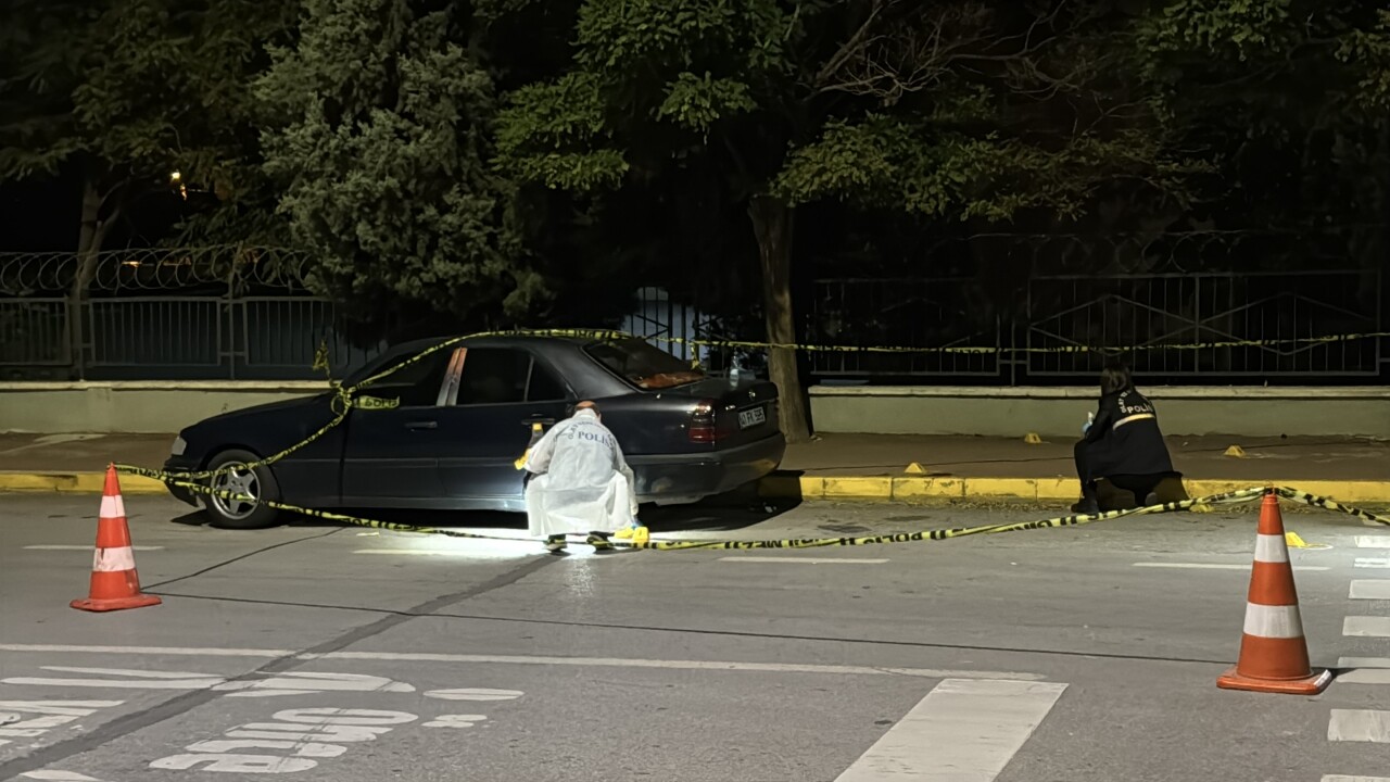 Kocaeli'de silahlı saldırıya uğrayan 2 kişi yaralandı