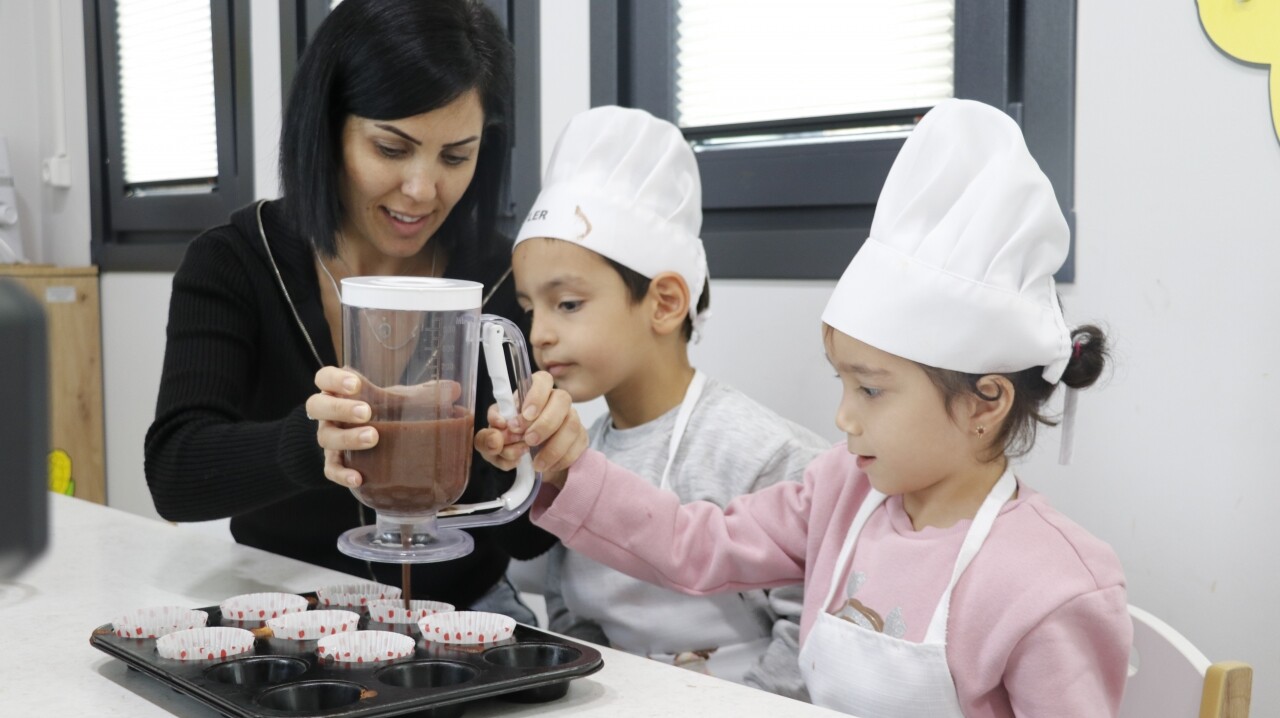 Kocaeli'de "tren konseptli atölyeler" çocukları yeteneklerini keşfe çıkarıyor