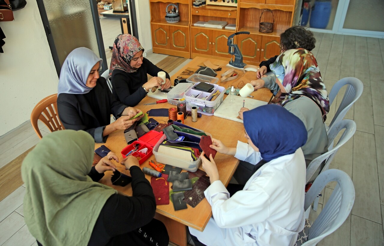 Muğla'da kooperatif kuran kadınlar yöresel ürünleri satarak gelir sağlıyor