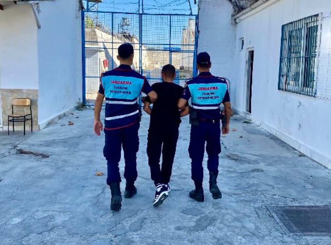 Muğla'da yol kontrolünde 2 firari hükümlü yakalandı